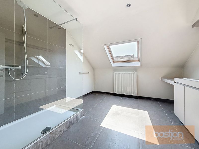TE KOOP: Duplexappartement in hartje Kuurne foto 11