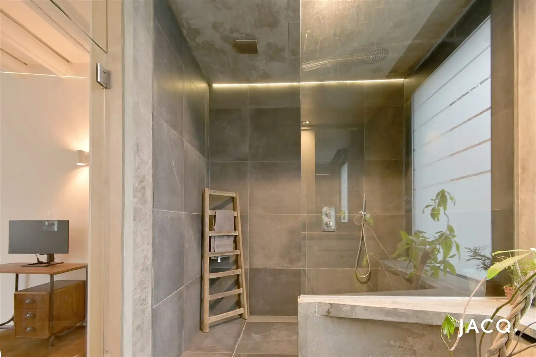 Modern gerenoveerd appartement met een authentieke toets foto 13