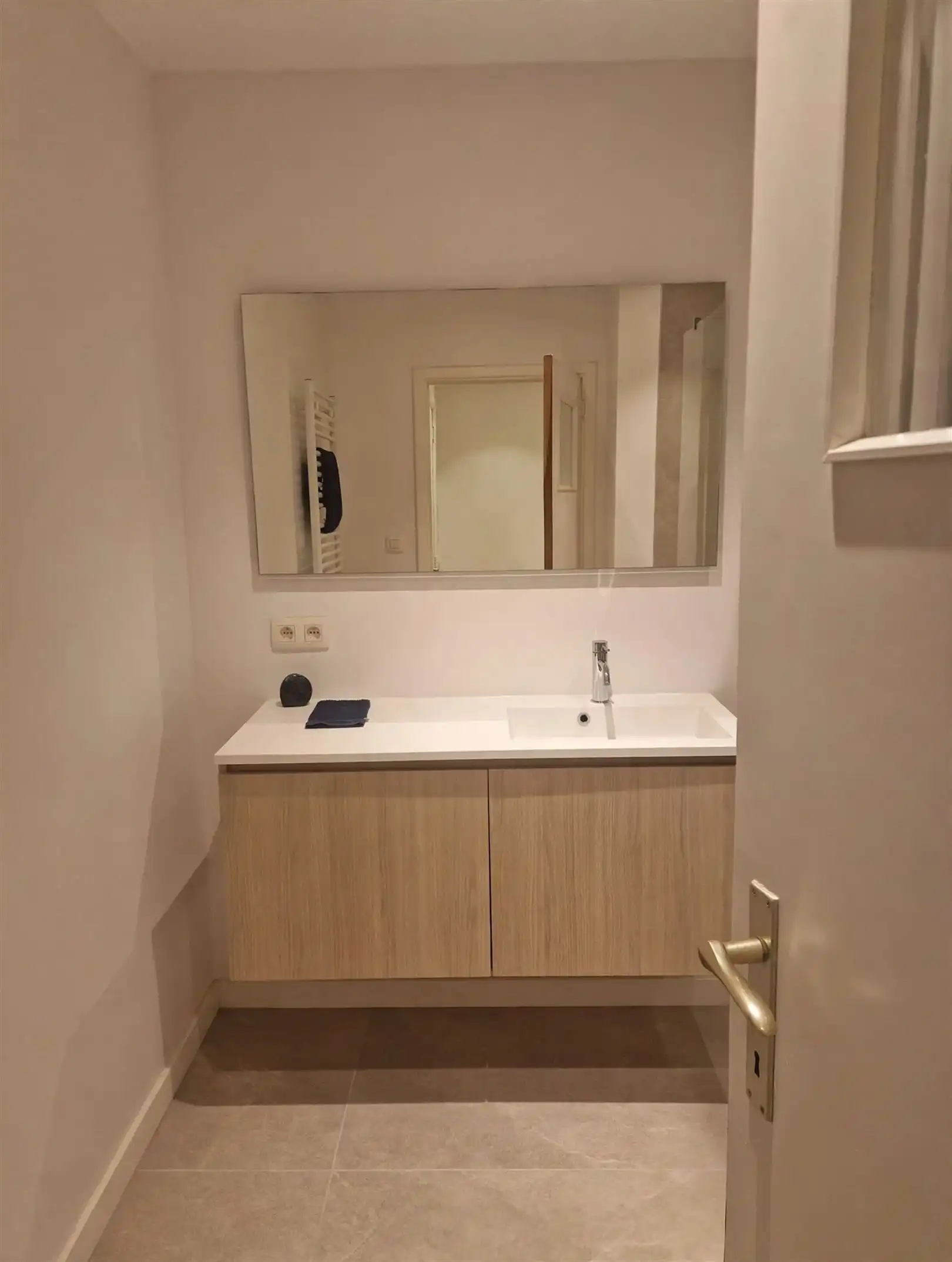 Gelijkvloers appartement met grote privatieve tuin. foto 6