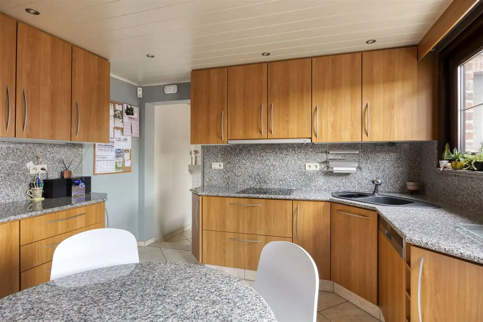 Woning met ruime loods te koop foto 12