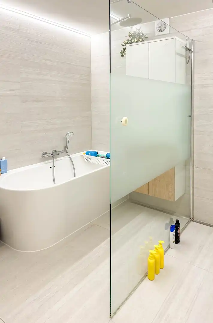 Ruime koppelwoning met waanzinnig zicht over spaarbekken en EPC A foto 14