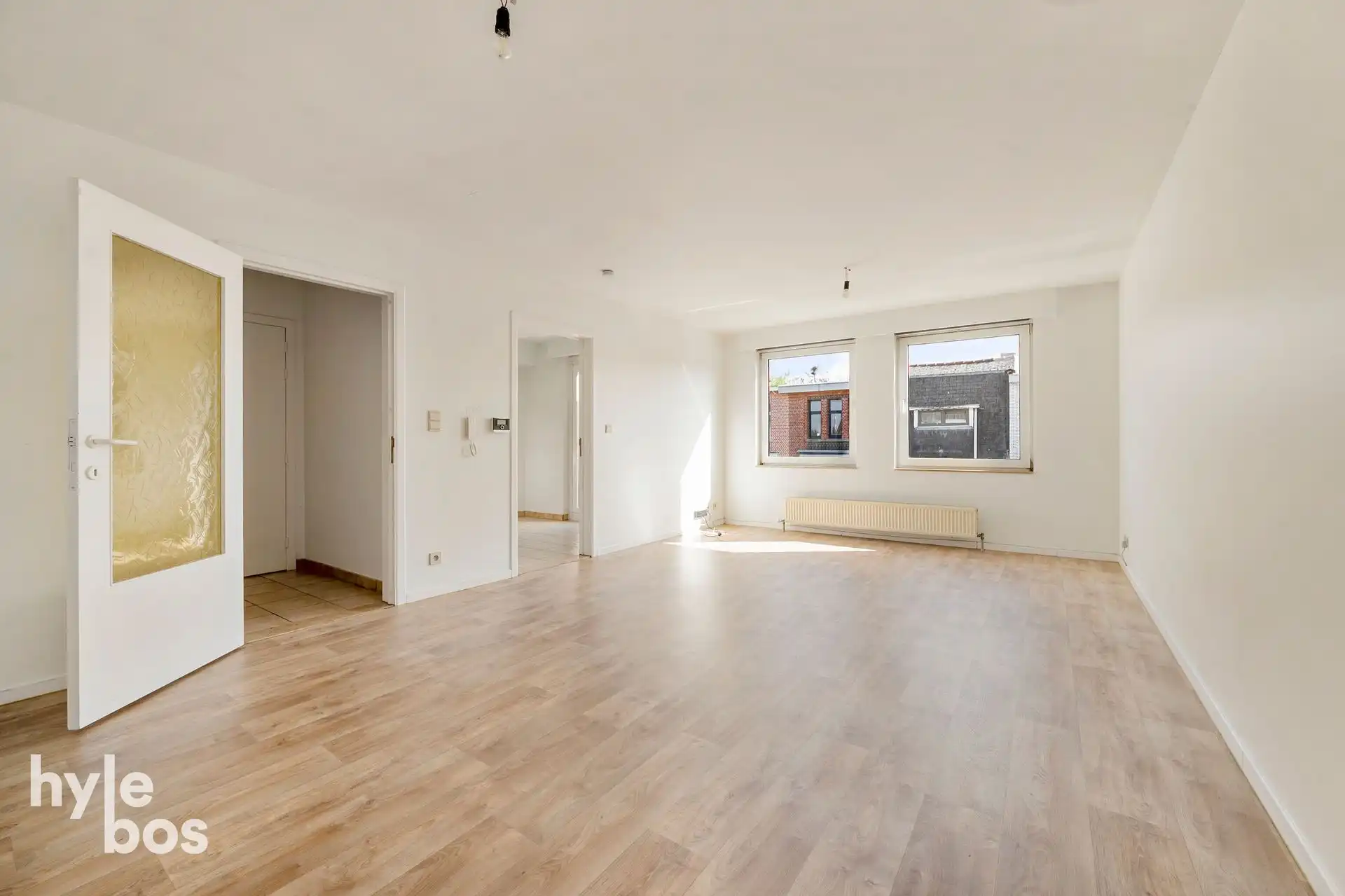 Centraal gelegen instapklaar appartement met garage foto 2