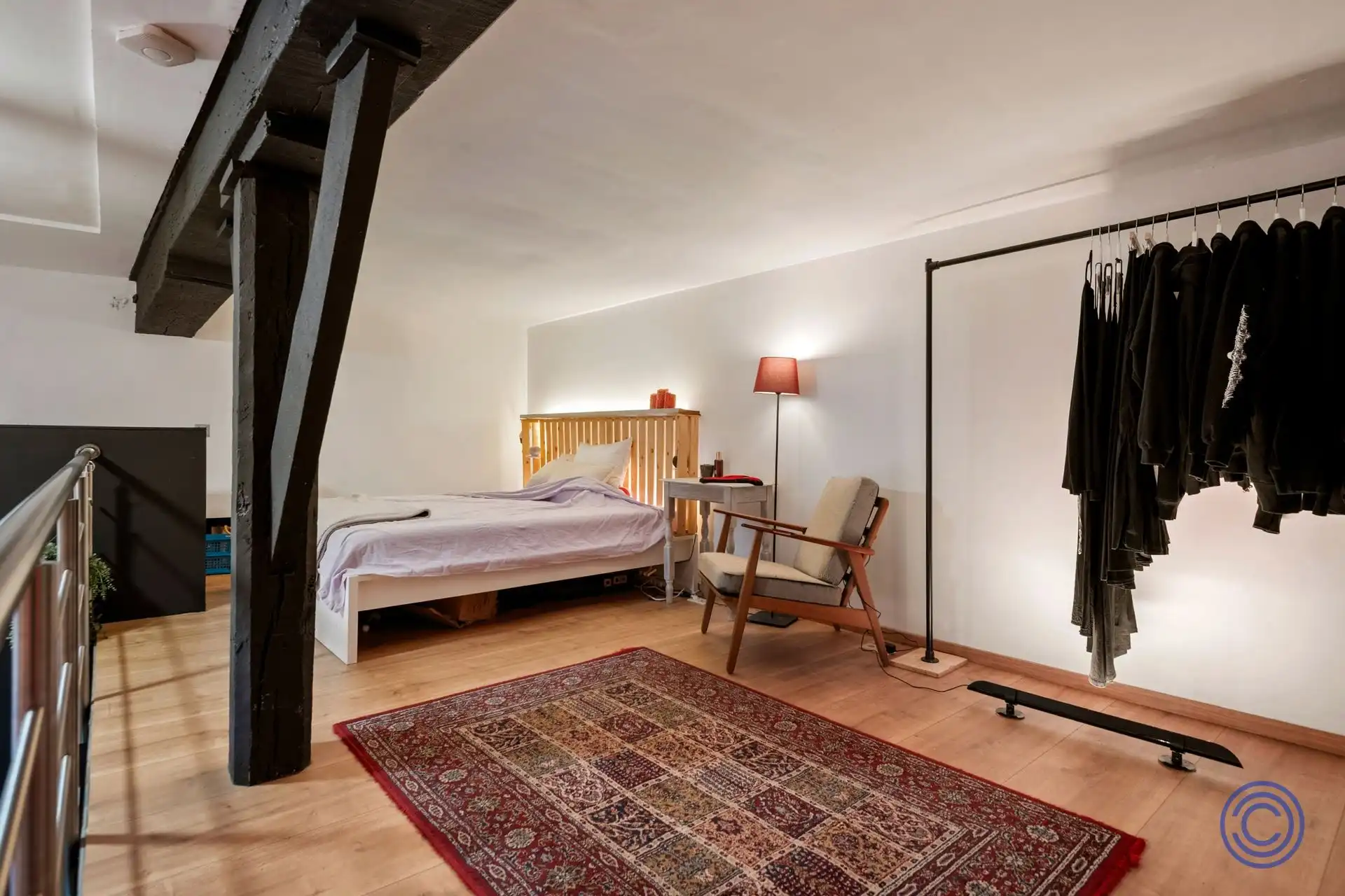 Loft in een prachtig middeleeuws pand met terrasje! foto 5