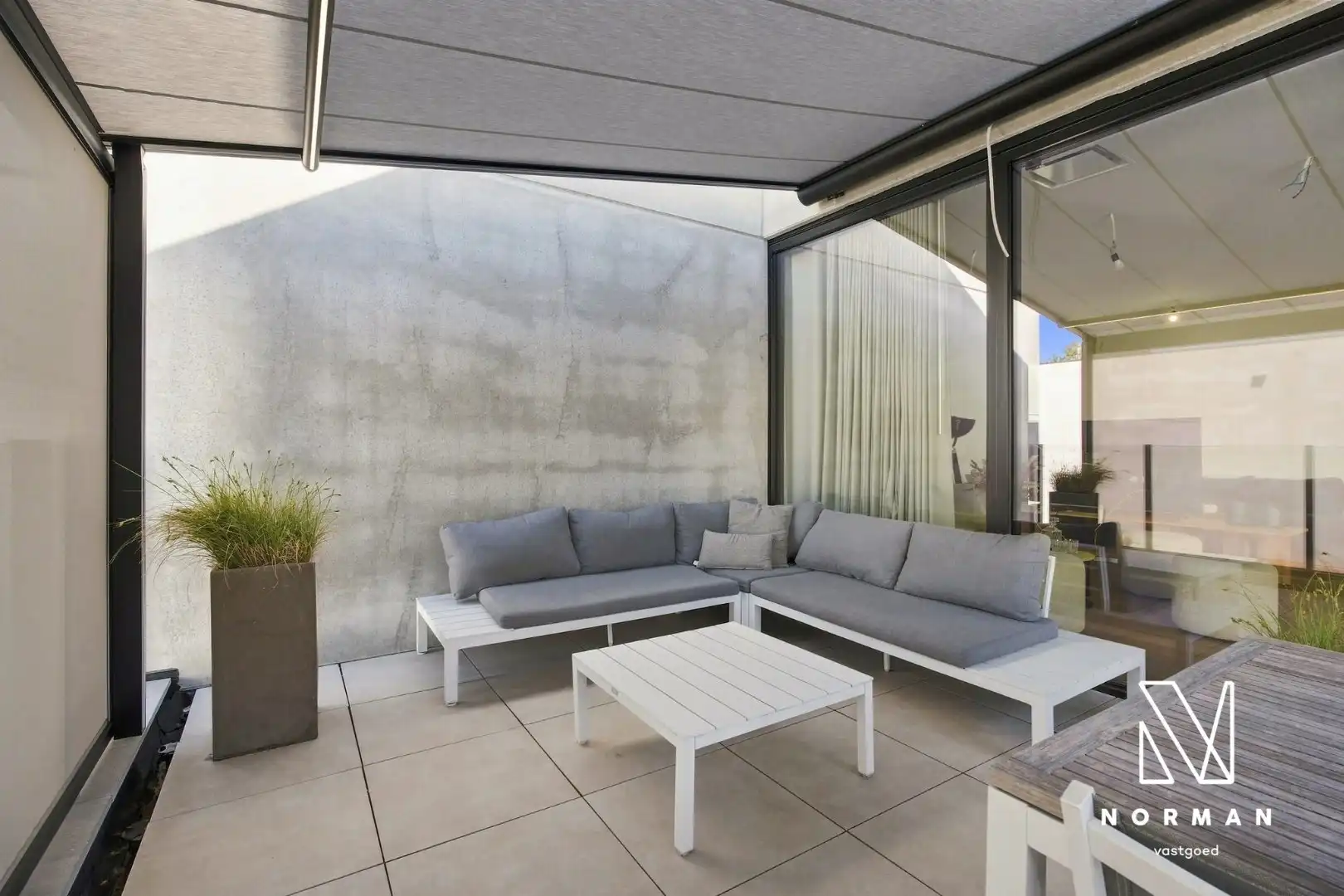 Bedrijfswoning op 1186 m² met luxueuze woonst. foto 30