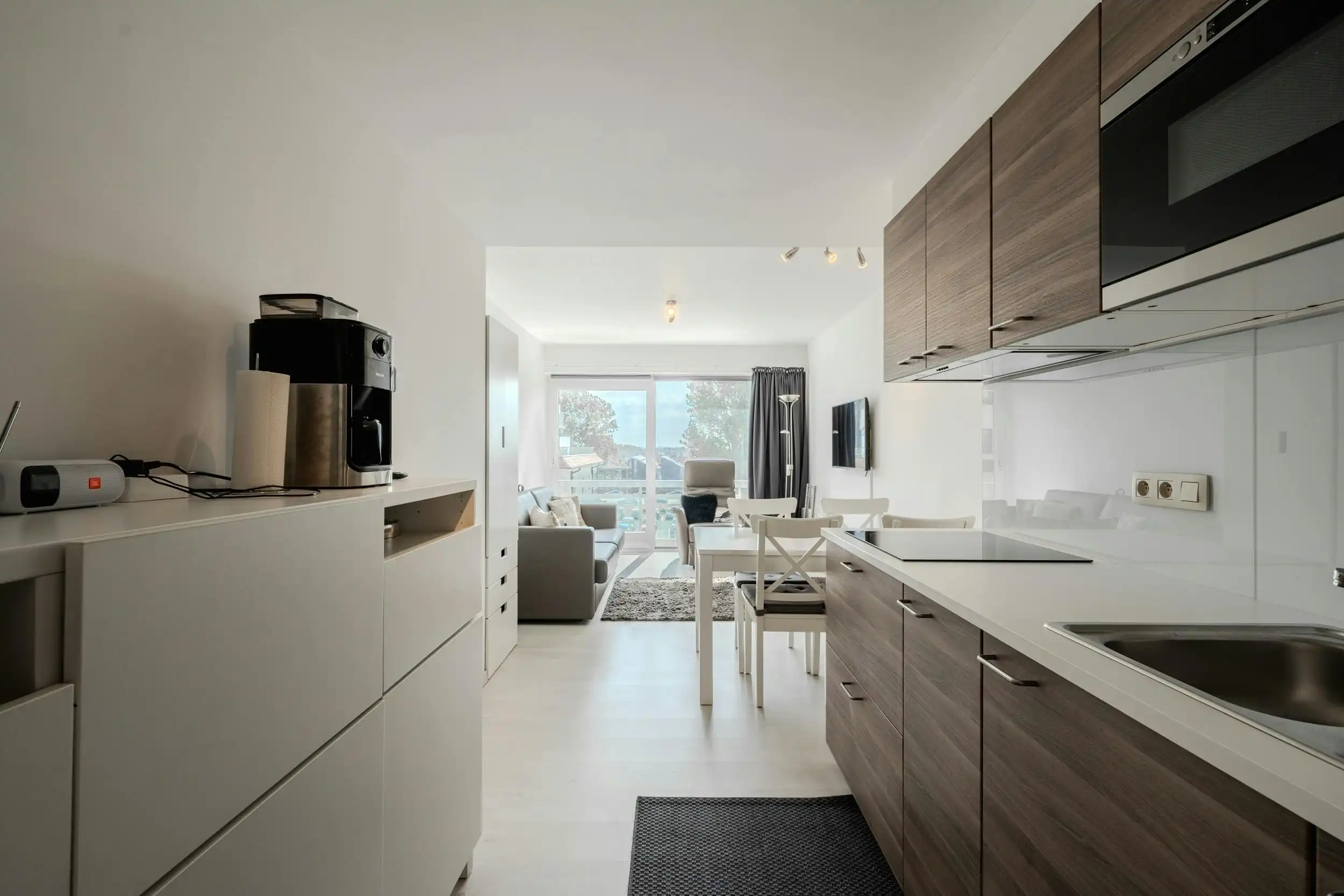 Gerenoveerd appartement met 1 slaapkamer vlakbij de Zeedijk! foto 6