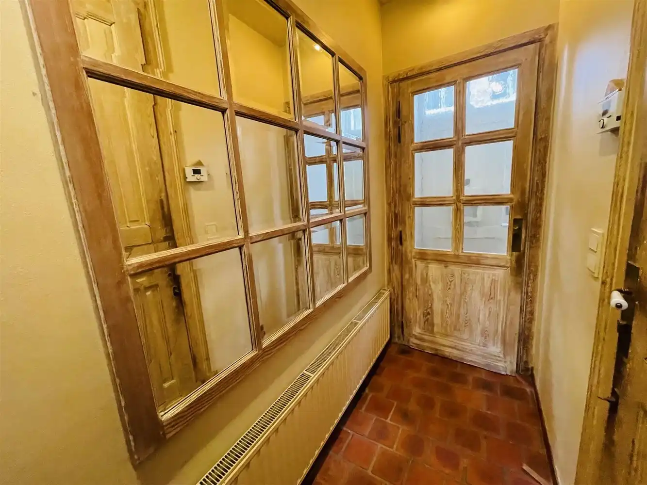 In één van de mooiste straten van Brugge centrum, vlakbij alle winkels CHARMANT ENERGIEZUINIG LICHTRIJK WOONHUIS met stadsTUINTJE, 3 SLAAPKAMERS, 2 BADKAMERS , Mogelijkheid om GARAGE bij te kopen foto 5