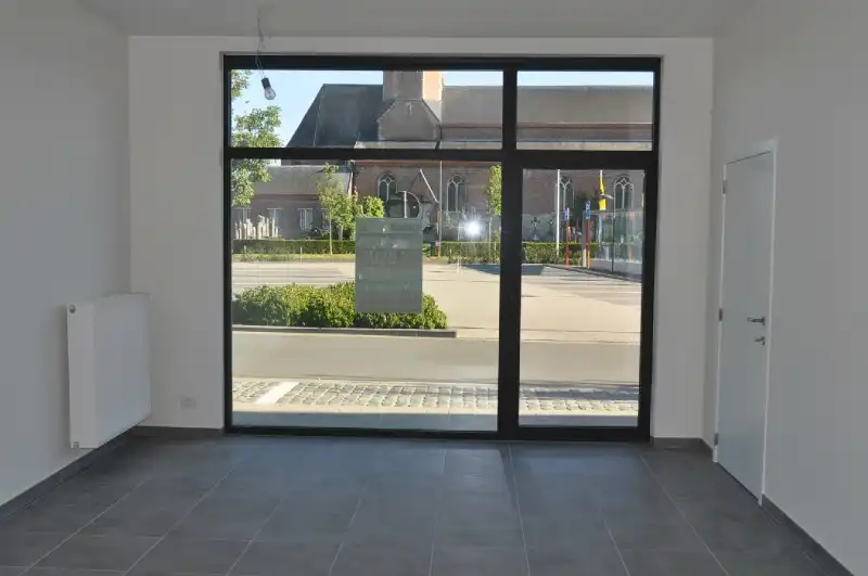 Prachtig en ruim energiezuinig appartement op het gelijkvoers met ruime privé-terras. foto 3
