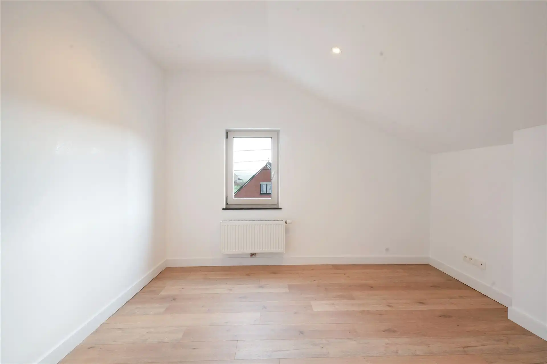 Volledig geroveerde, instapklare gezinswoning foto 13