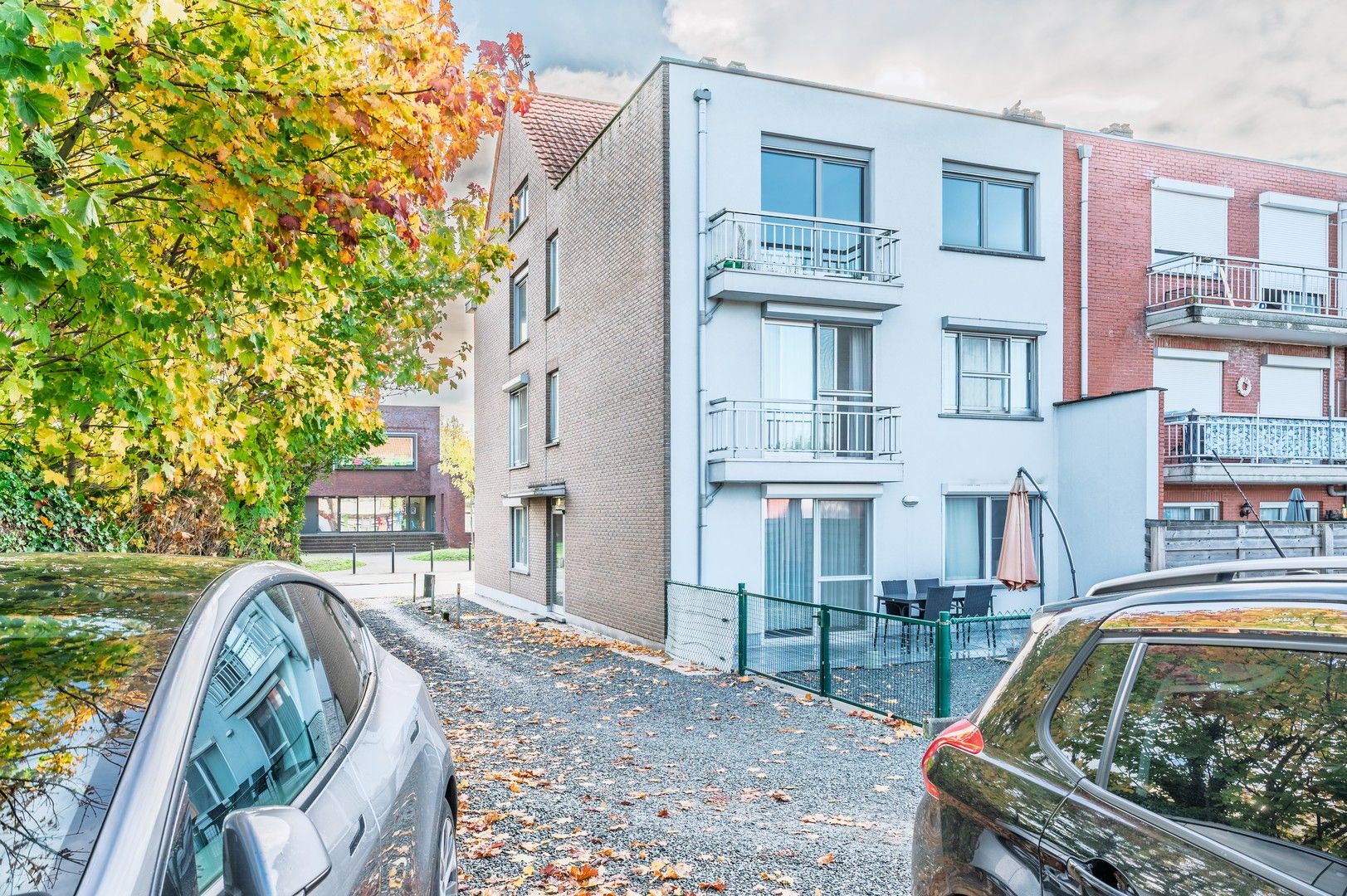 Ruim en lichtrijk appartement met garage foto 18