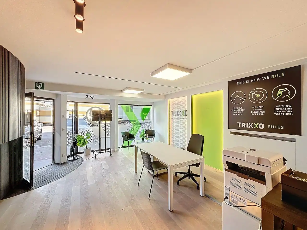 Uiterst commercieel gelegen handelsruimte. Geschikt voor de meeste handel. foto 3