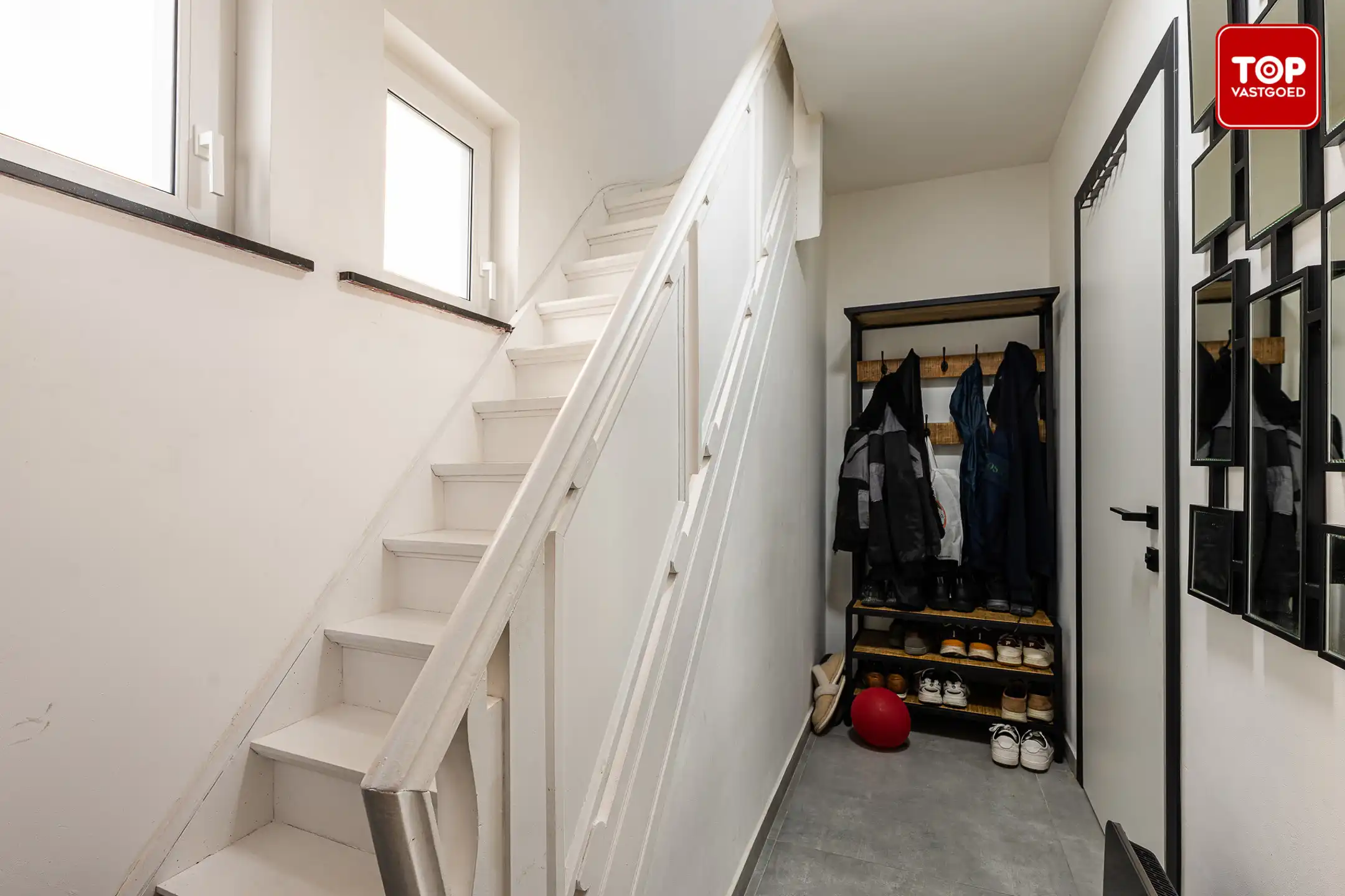 Gerenoveerde open bebouwing met 5 slaapkamers en tuin foto 2