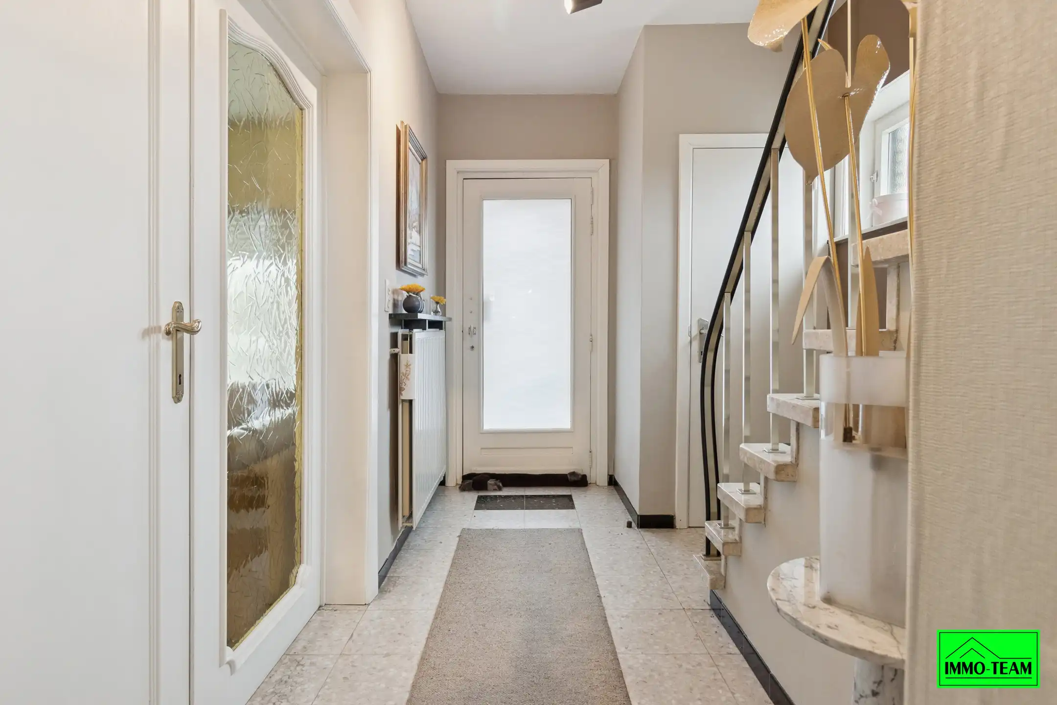 Goed onderhouden 3-gevelwoning met 3 slks, tuin en garage foto 8