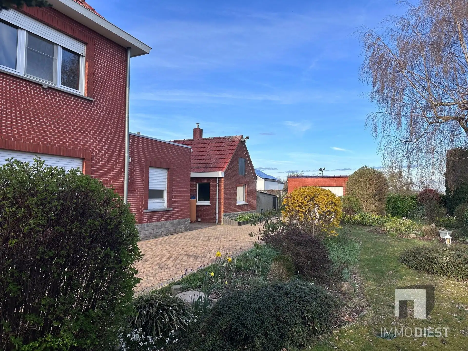 Stevige woning met 3 slpks en tuin + bouwgrond foto 30