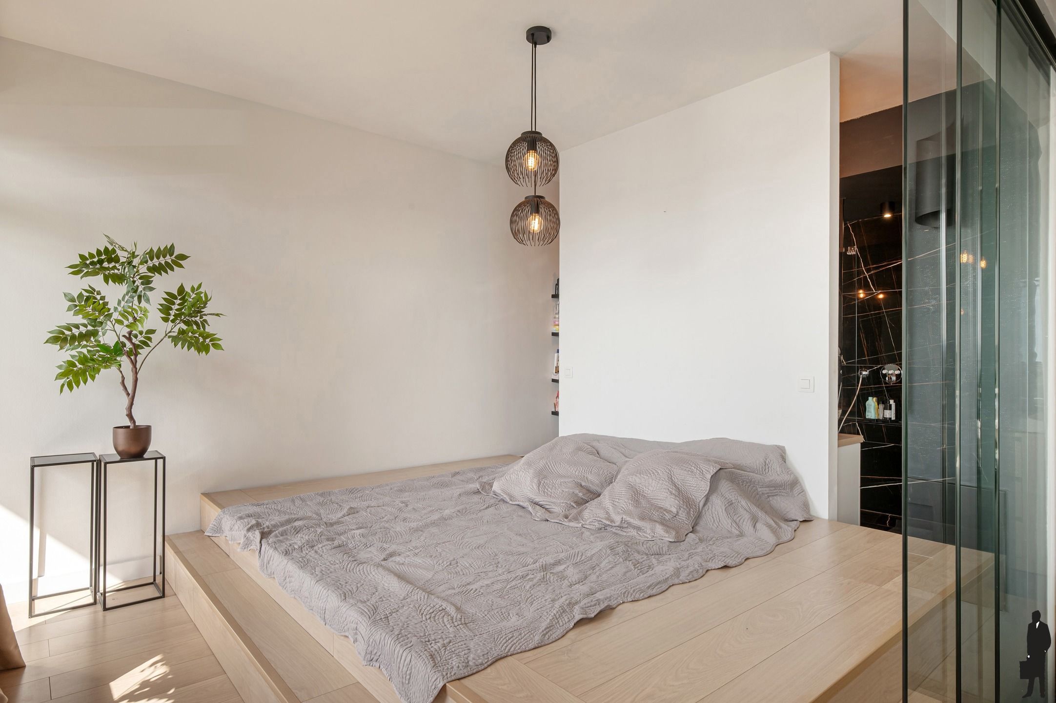 Gerenoveerd 2 slaapkamer appartement met loft-feeling, panoramisch uitzicht en vlakbij de stad!  foto 8