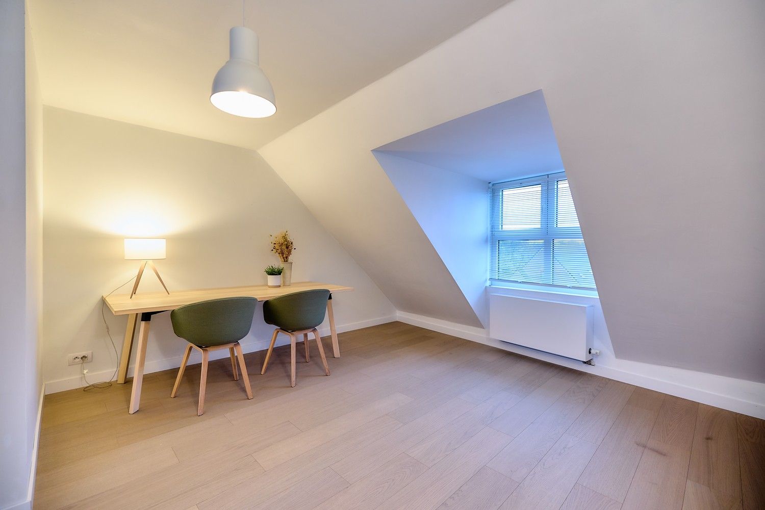 Gerenoveerde interbellum burgerwoning met 4 slaapkamers en grote tuin. foto 22