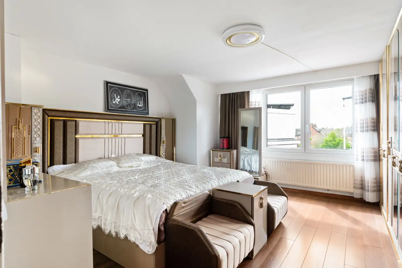 Ruime duplexwoning met 4 slaapkamers en patio in Ekeren! foto 18