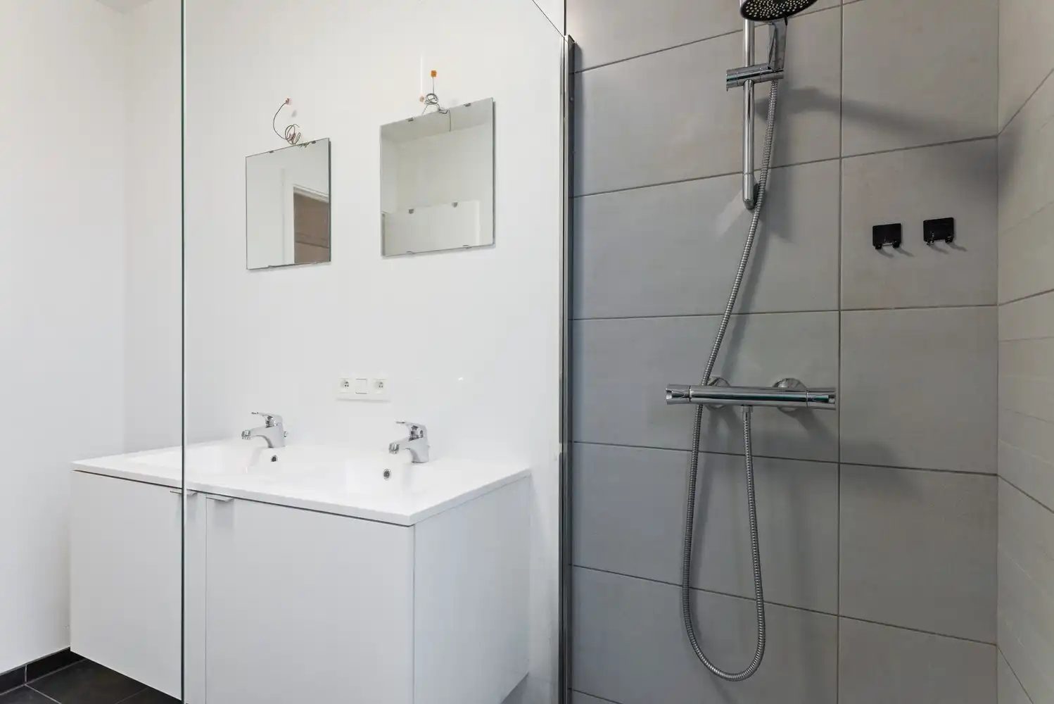 Modern appartement met 2 slaapkamers, terras & autostaanplaats op toplocatie in Lier! foto 11