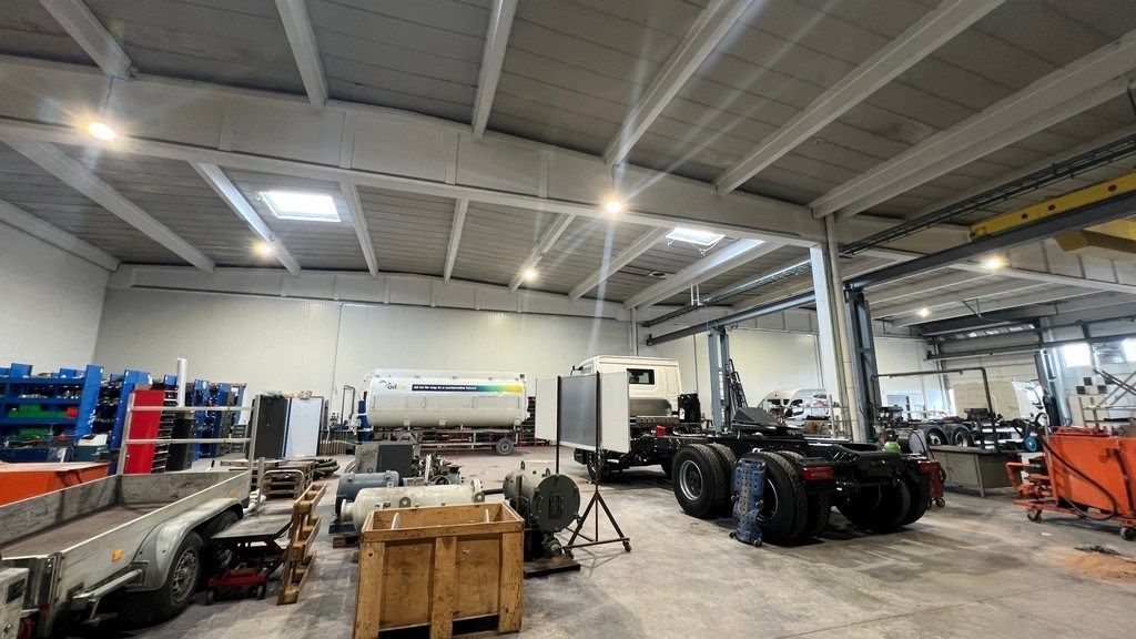 Magazijn met rolbrug en kantoren nabij N47 in Zele foto 19