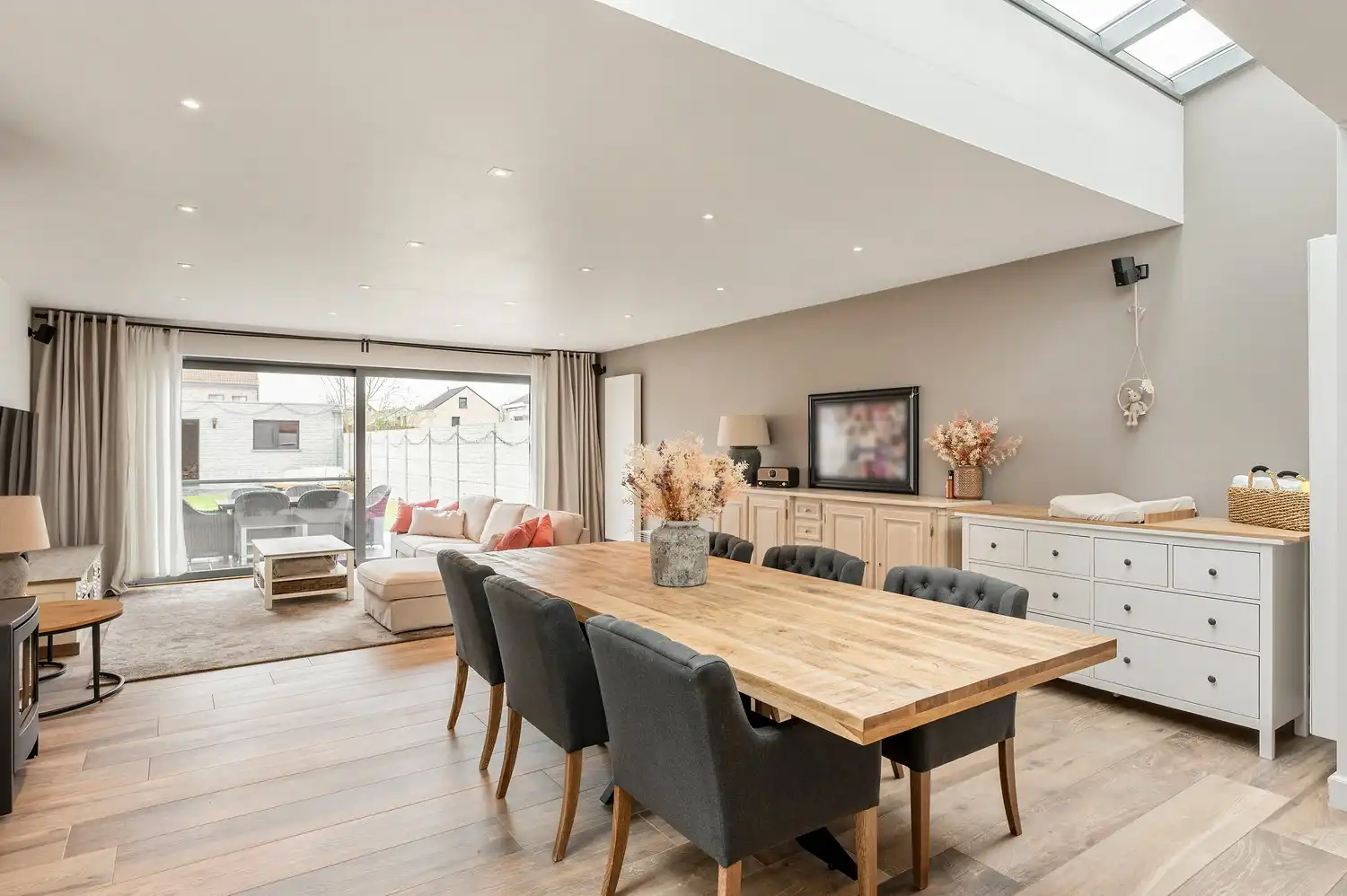 Volledig vernieuwde gezinswoning met tuin. foto 9