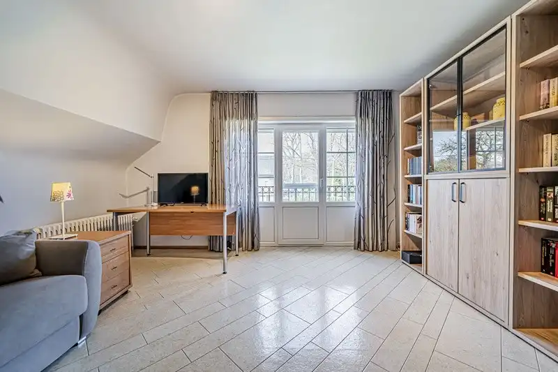 Karaktervolle, statige villawoning met 3 à 4 slpks en royale tuin foto 30