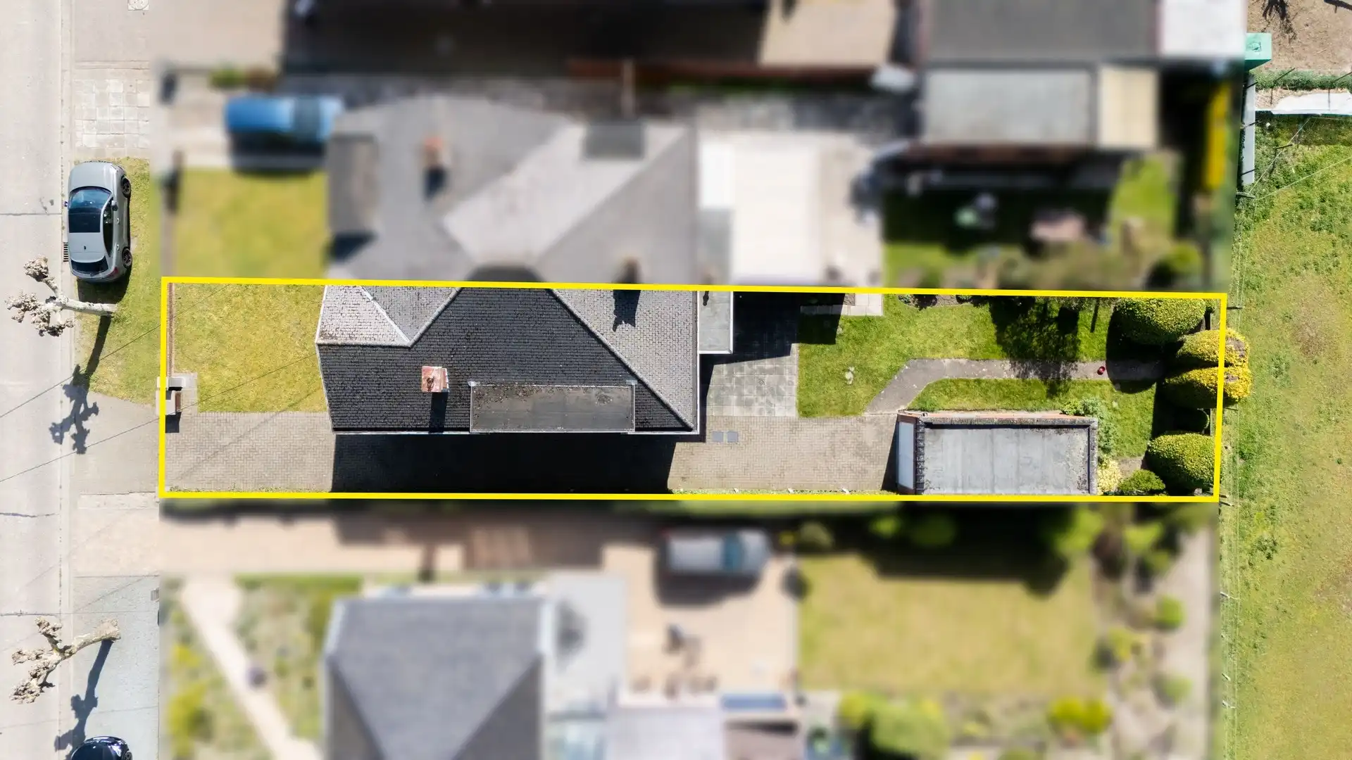 Te renoveren gezinswoning met garage en tuin nabij het centrum van De Klinge foto 2