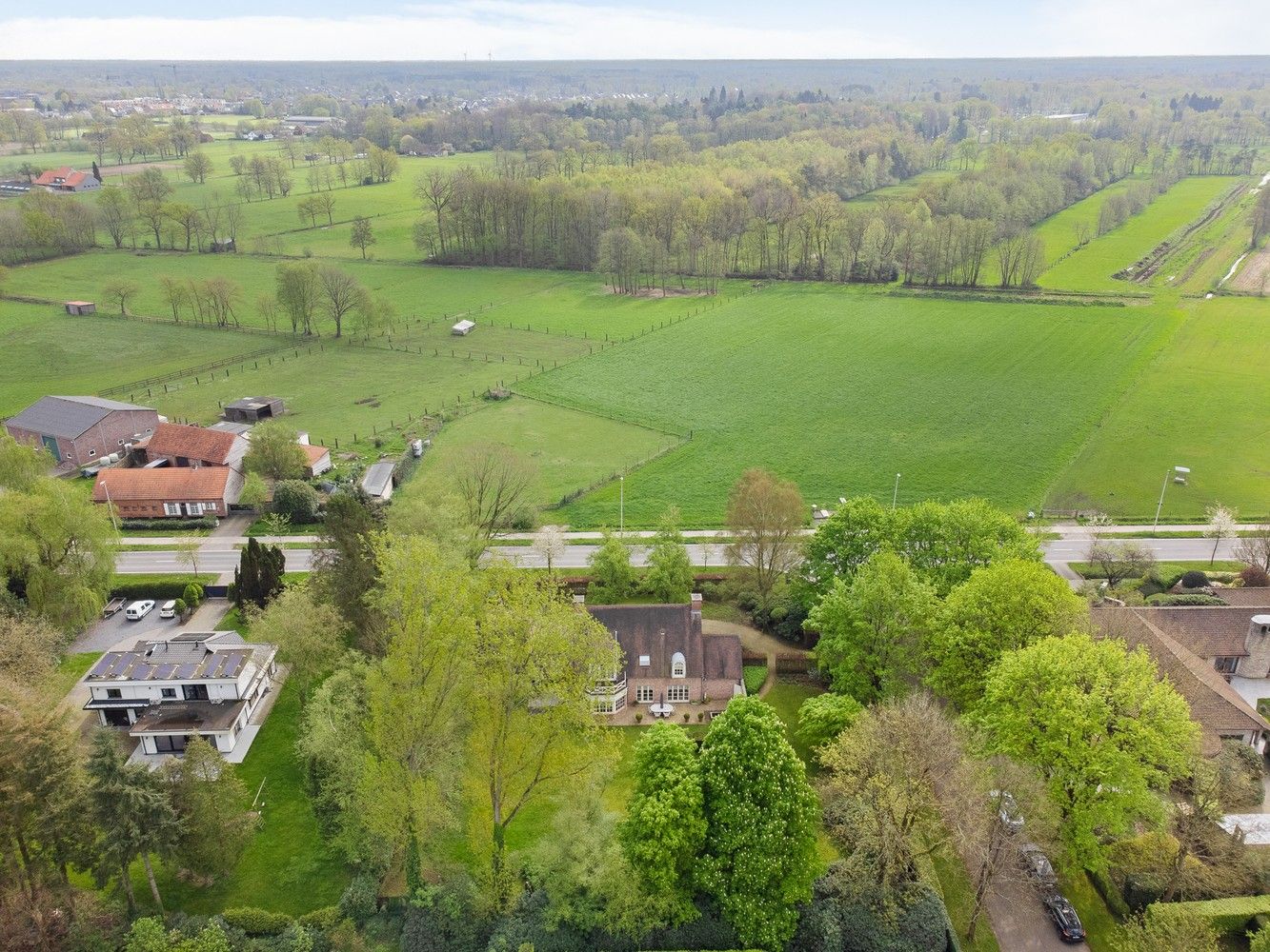 Prachtige tijdloze villa op een aangenaam en zongericht perceel van 2.394 m² te Schilde. foto 46