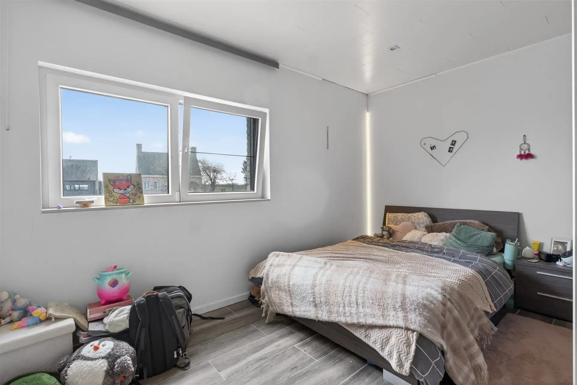 Recente handelszaak met heel ruime woonst op absolute topligging te Overmere. foto 22