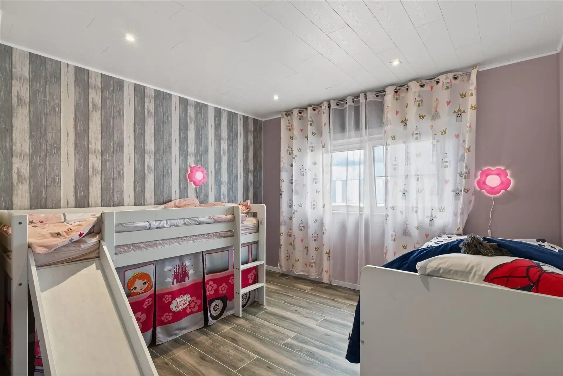 Recente handelszaak met heel ruime woonst op absolute topligging te Overmere. foto 22