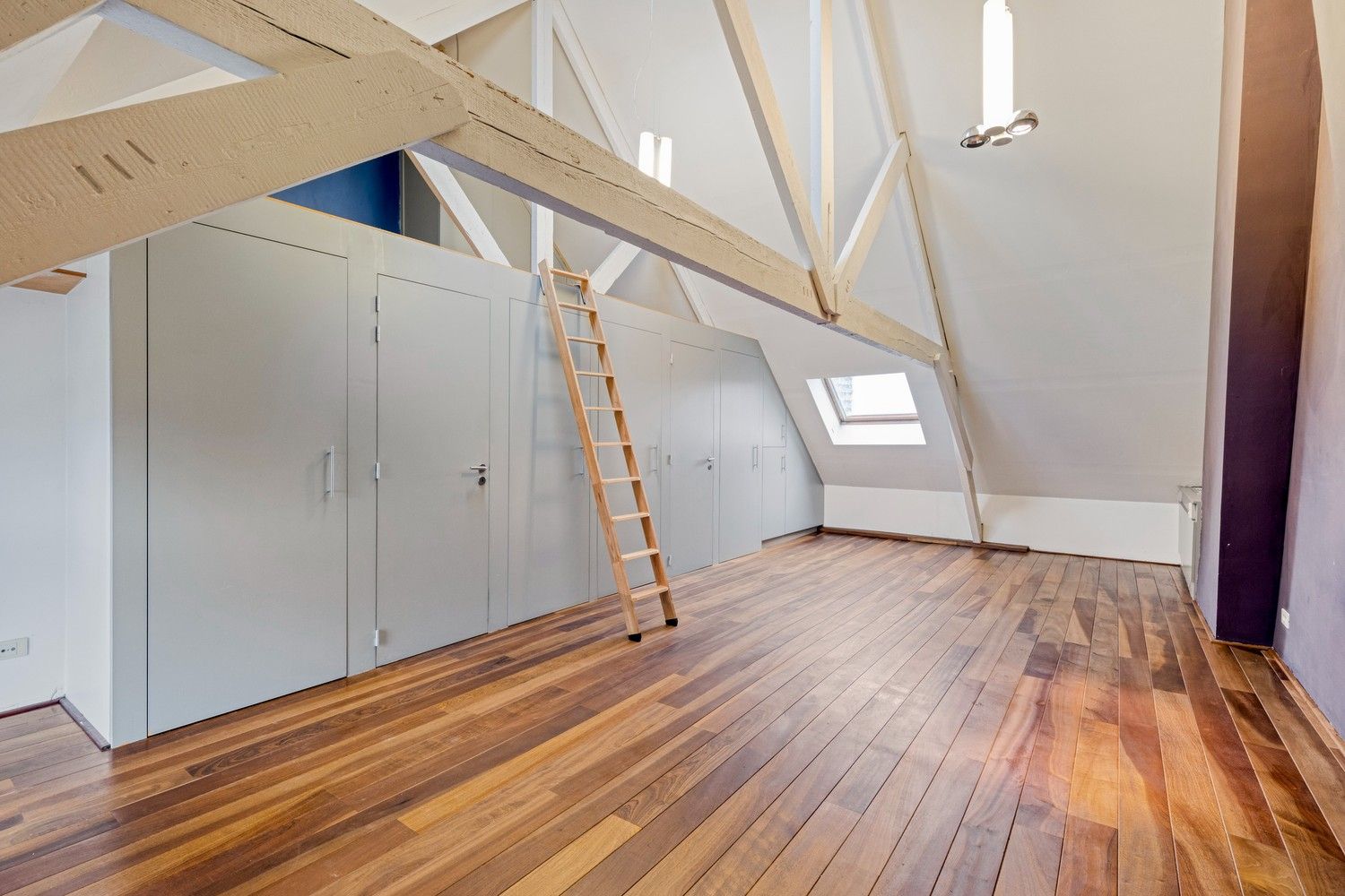 Charmant duplexappartement in authentiek herenhuis nabij de Coupure. foto 8