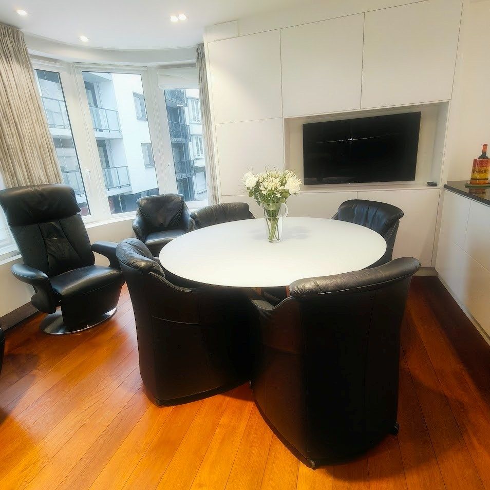 Instapklaar bemeubeld hoekappartement met 2 slaapkamers te koop in Oostende foto 4