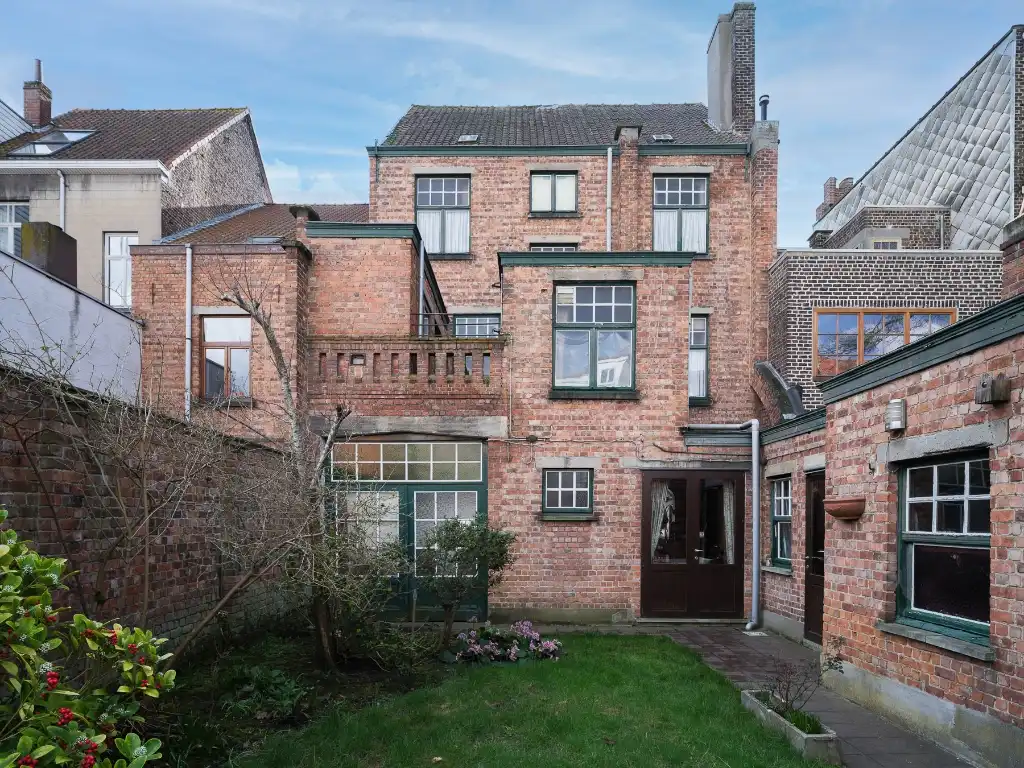 Architecturale herenwoning met drie bouwlagen en ruime tuin, opgetrokken in art deco en de Nieuwe Zakelijkheid. foto 10