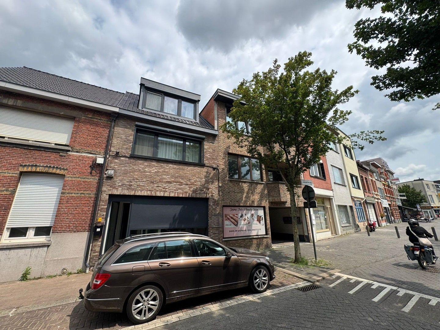 GERENOVEERDE WONING foto {{pictureIndex}}