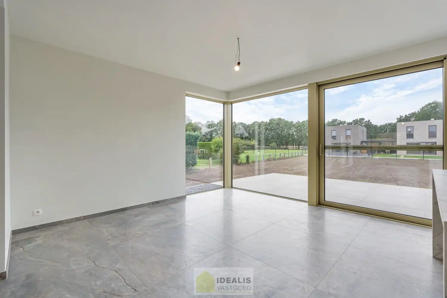 Schitterend volledig vernieuwde woning met 3 ruime slaapkamers foto 14