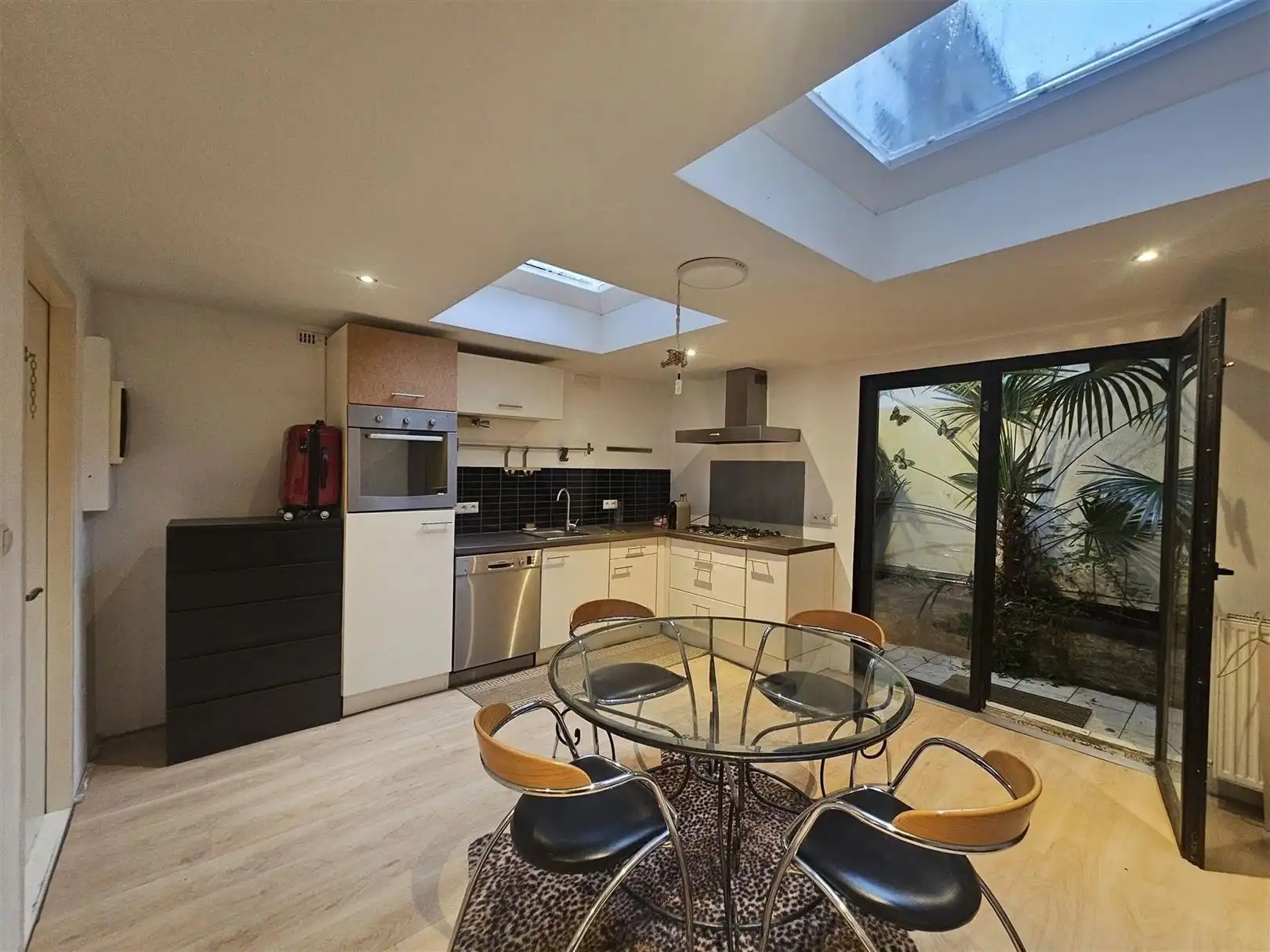 Volledig vernieuwd appartement vlakbij Italiëlei.  foto 4