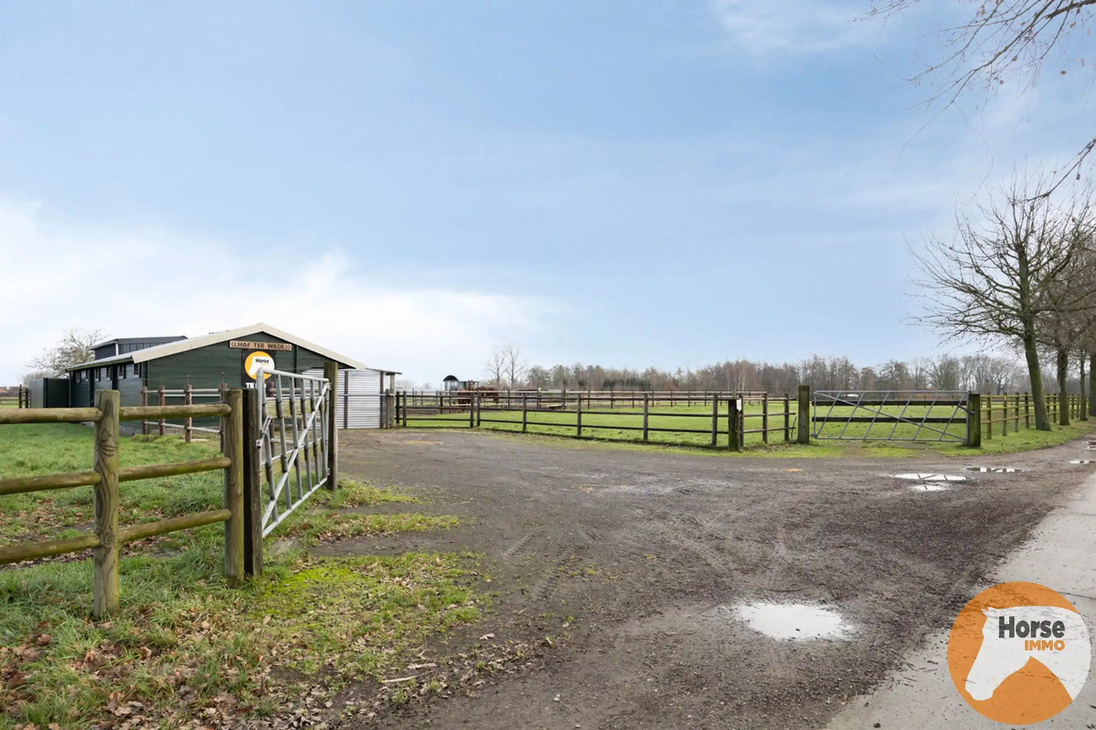 LOCHRISTI - Rustig gelegen stalgebouw op +- 2,3HA foto 3