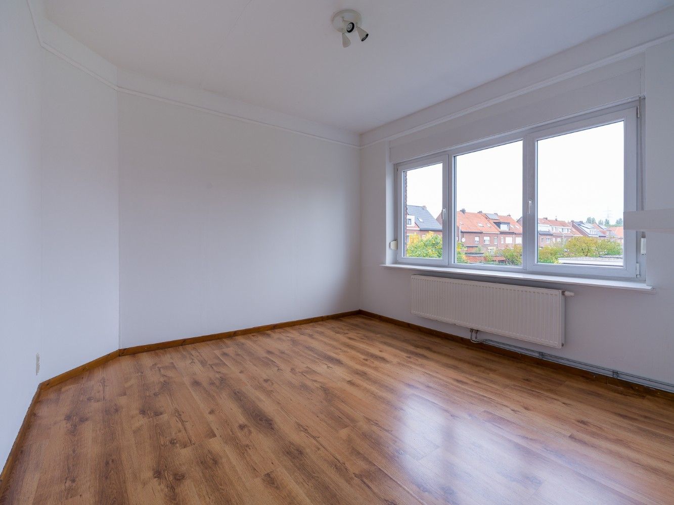 Ruime, instapklare woning met 4 slpk., inpandige garage en tuin foto 20