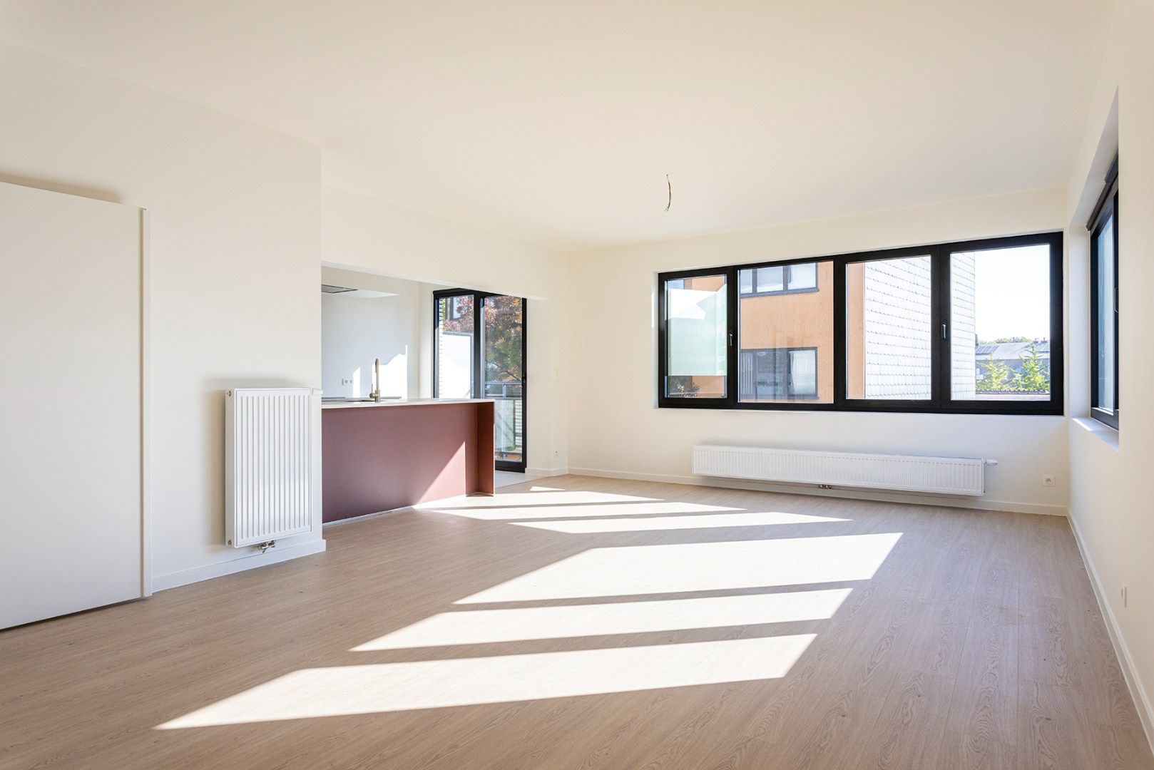 Volledig gerenoveerd (vernieuwbouw) 3-slaapkamer appartement met terras! foto {{pictureIndex}}