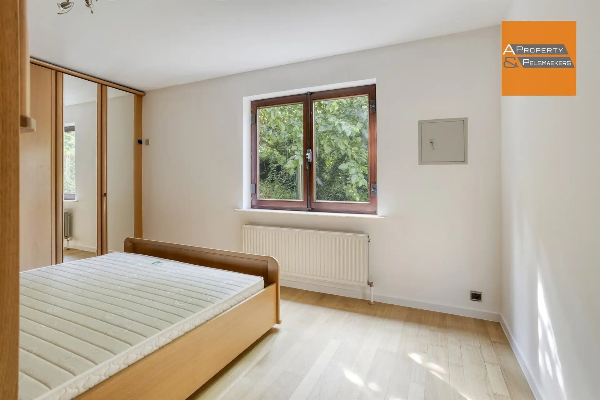 2 slaapkamer appartement met grote tuin foto 7