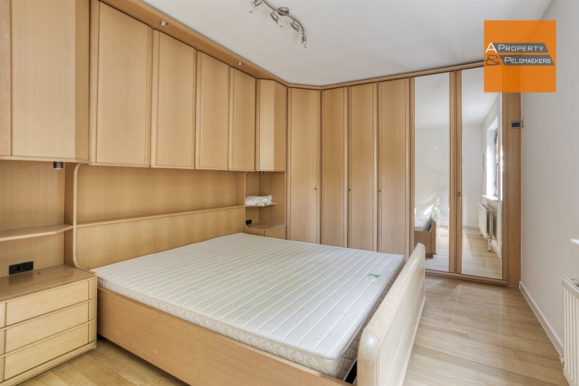 2 slaapkamers appartement met grote tuin foto 7