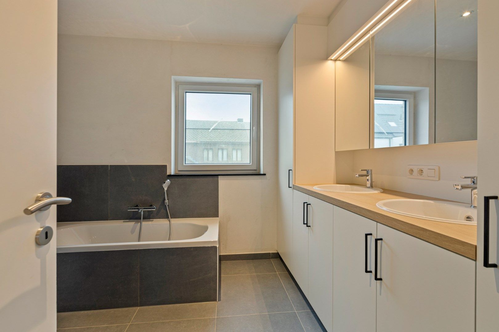  Ruime energiezuinige nieuwbouwwoning met 4 slpks en carport op fietsafstand van het centrum!  foto 8