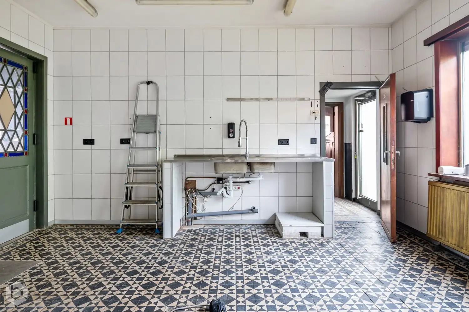 Handelspand met woonst en app. op toplocatie te Putte foto 12