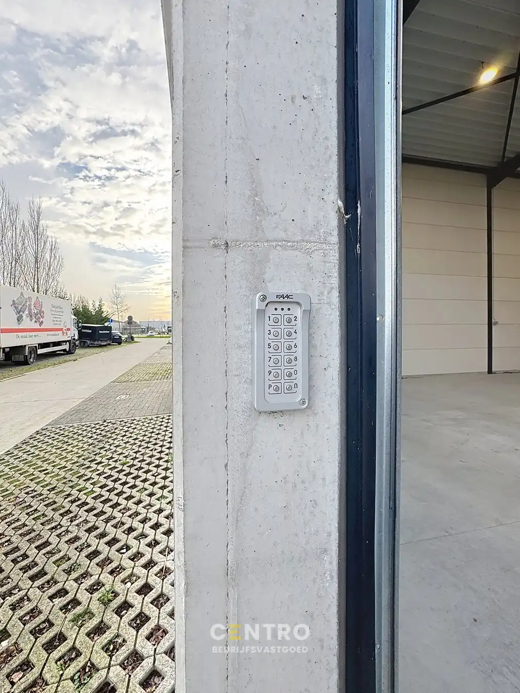 Instapklare OPSLAGRUIMTE (184m²) TE HUUR, inclusief 1 parkeerplaats voor de deur te Blankenberge foto 9