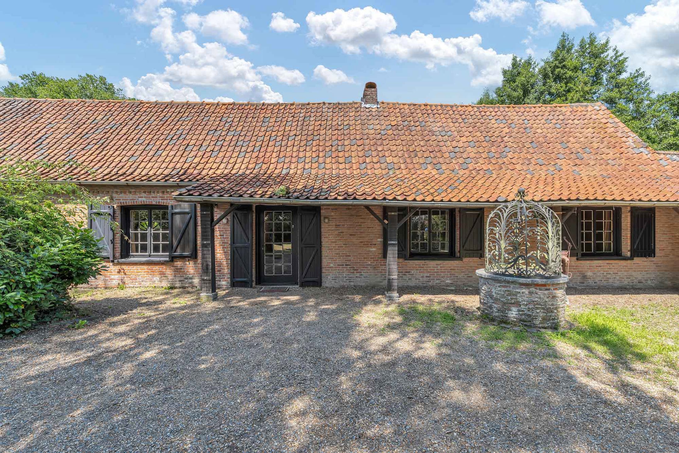Uniek landhuis met aparte conciergewoning op 2 Hect grond foto 5