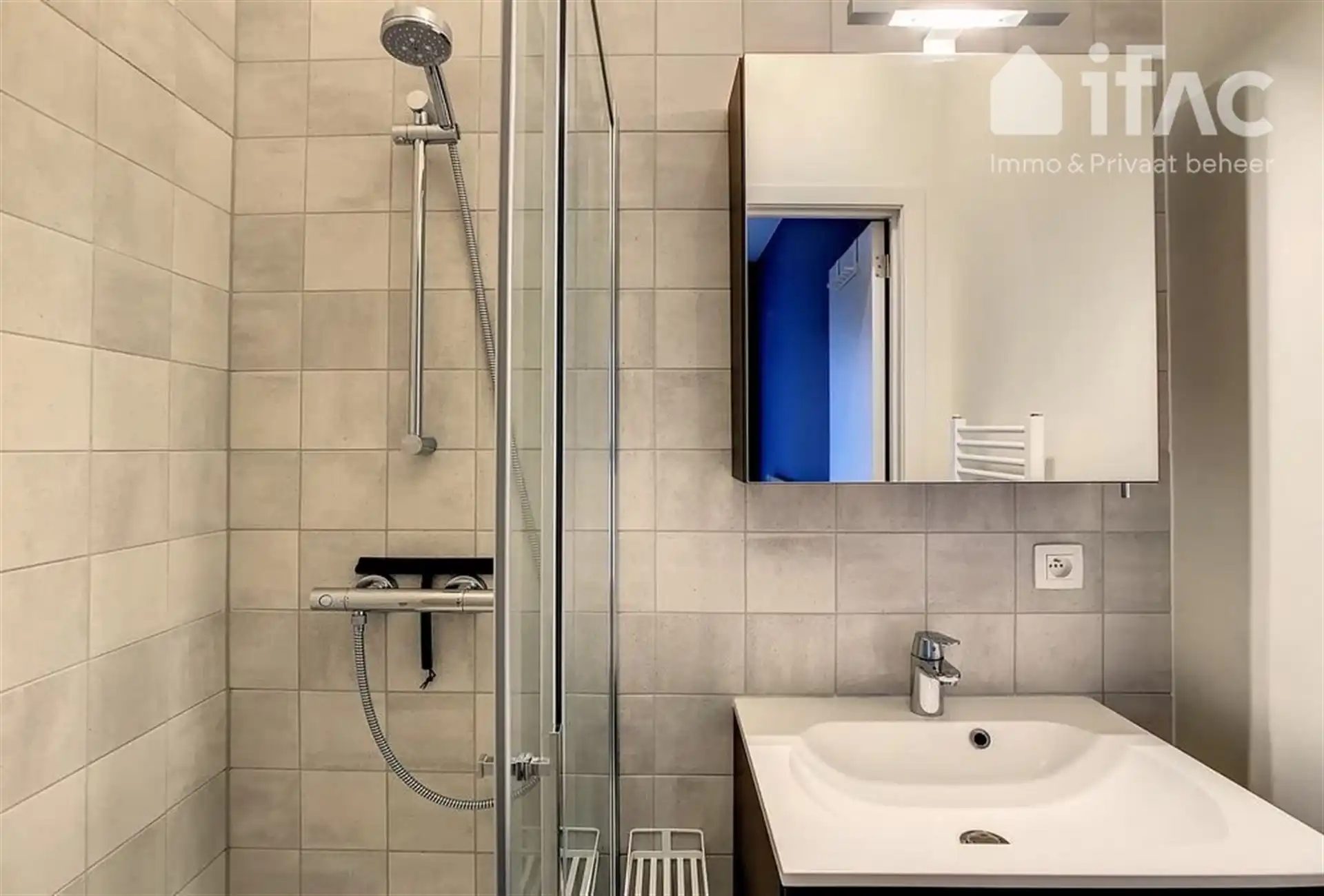 Zeer goed gelegen en gemeubeld appartement foto 9
