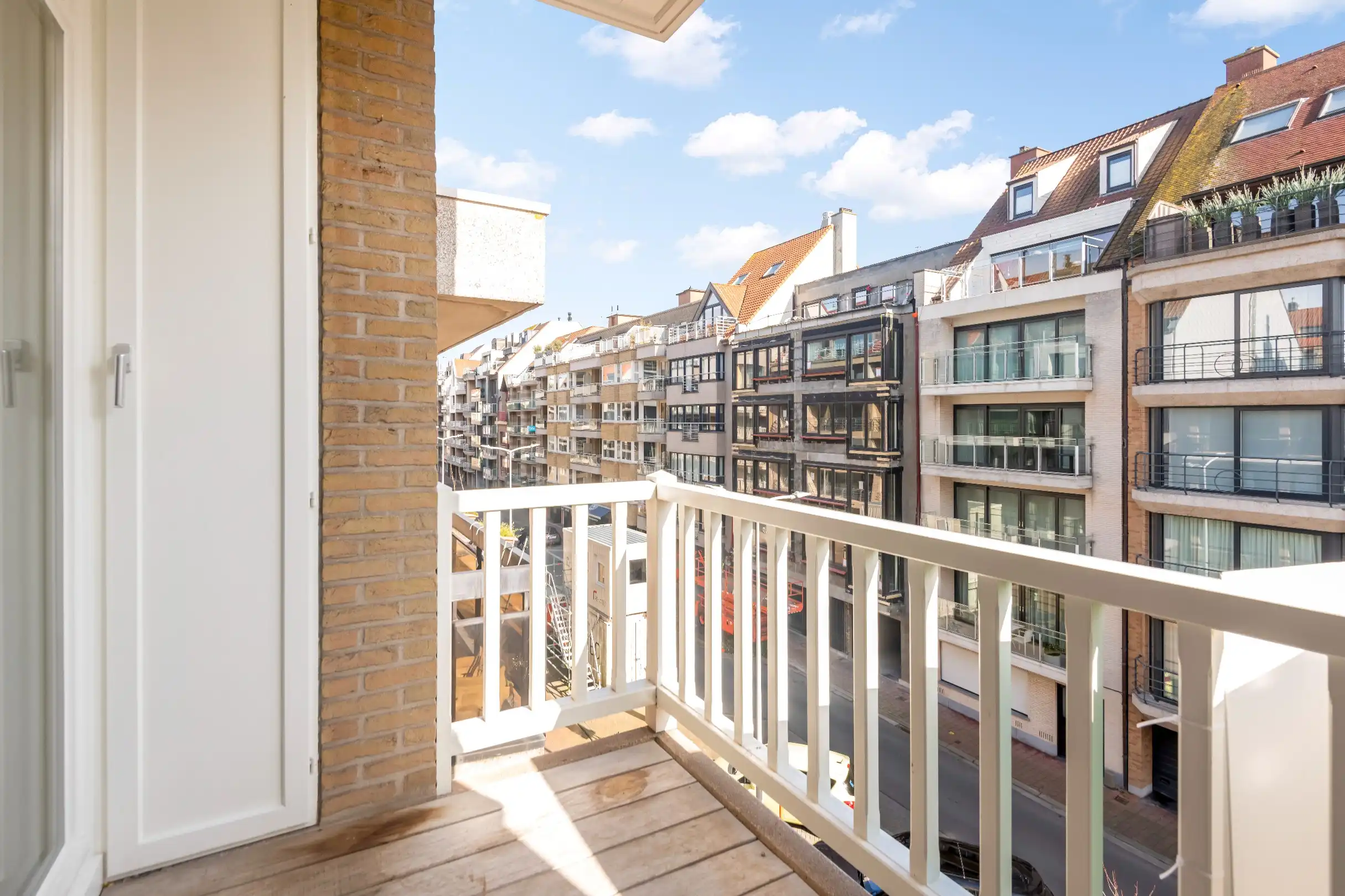 Ruim woonapp. met een gevelbreedte van ca. 7 meter, en garagemogelijkheid, gelege, vlakbij het strand en het Rubensplein. foto 5