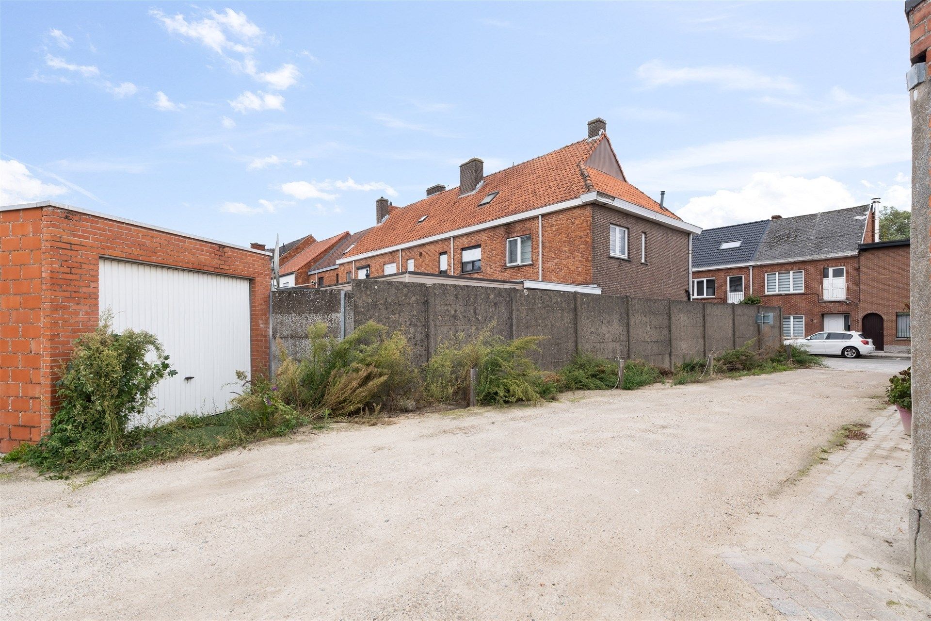 Centraal gelegen halfopen bebouwing met 3 slaapkamers. foto 17