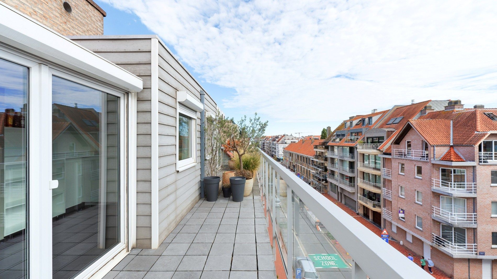 Ruim duplex appartement met zonnige terrassen in hartje Knokke foto 9