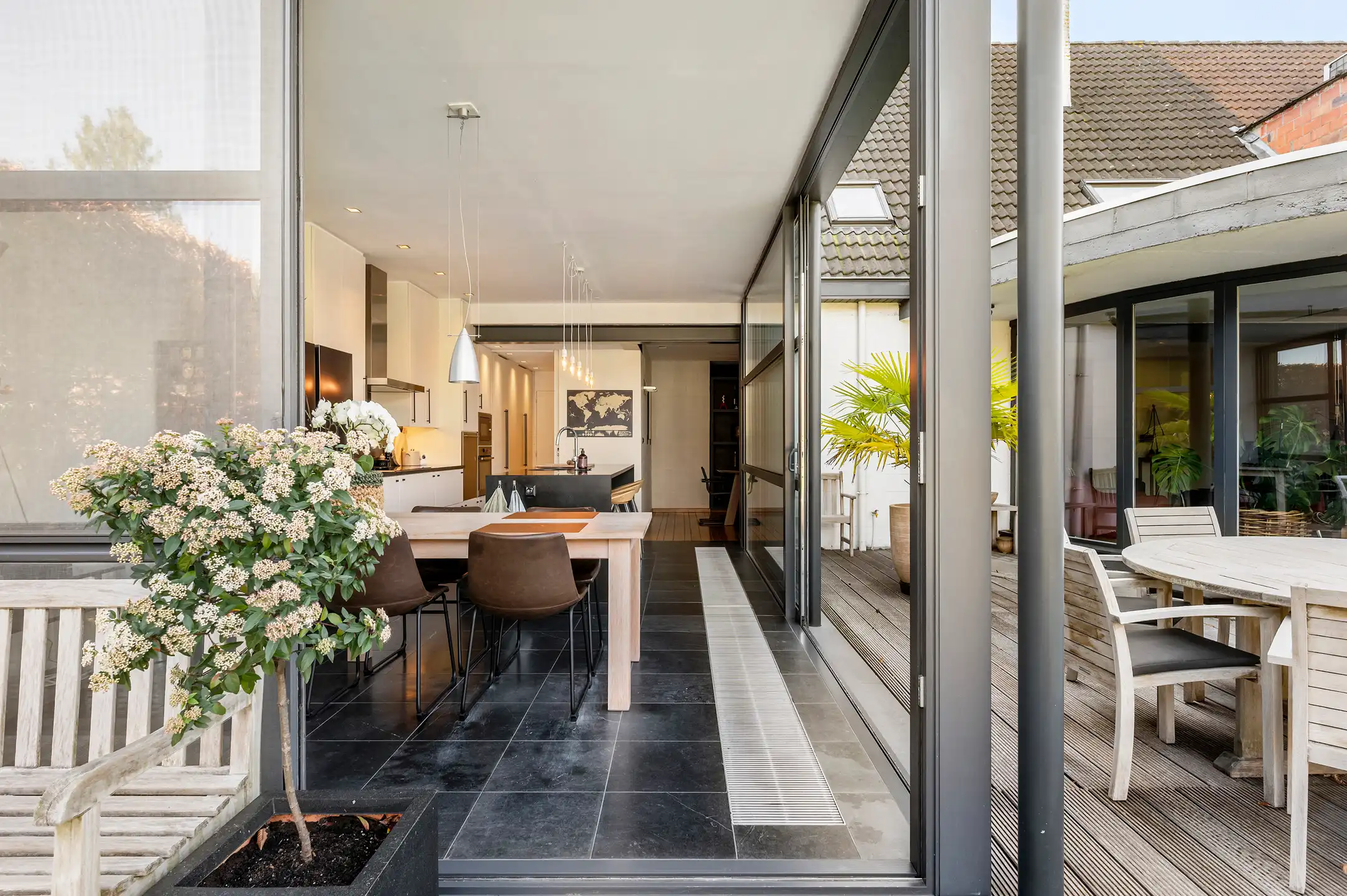 Ruime instapklare woning met zwembad te Brasschaat! foto 11