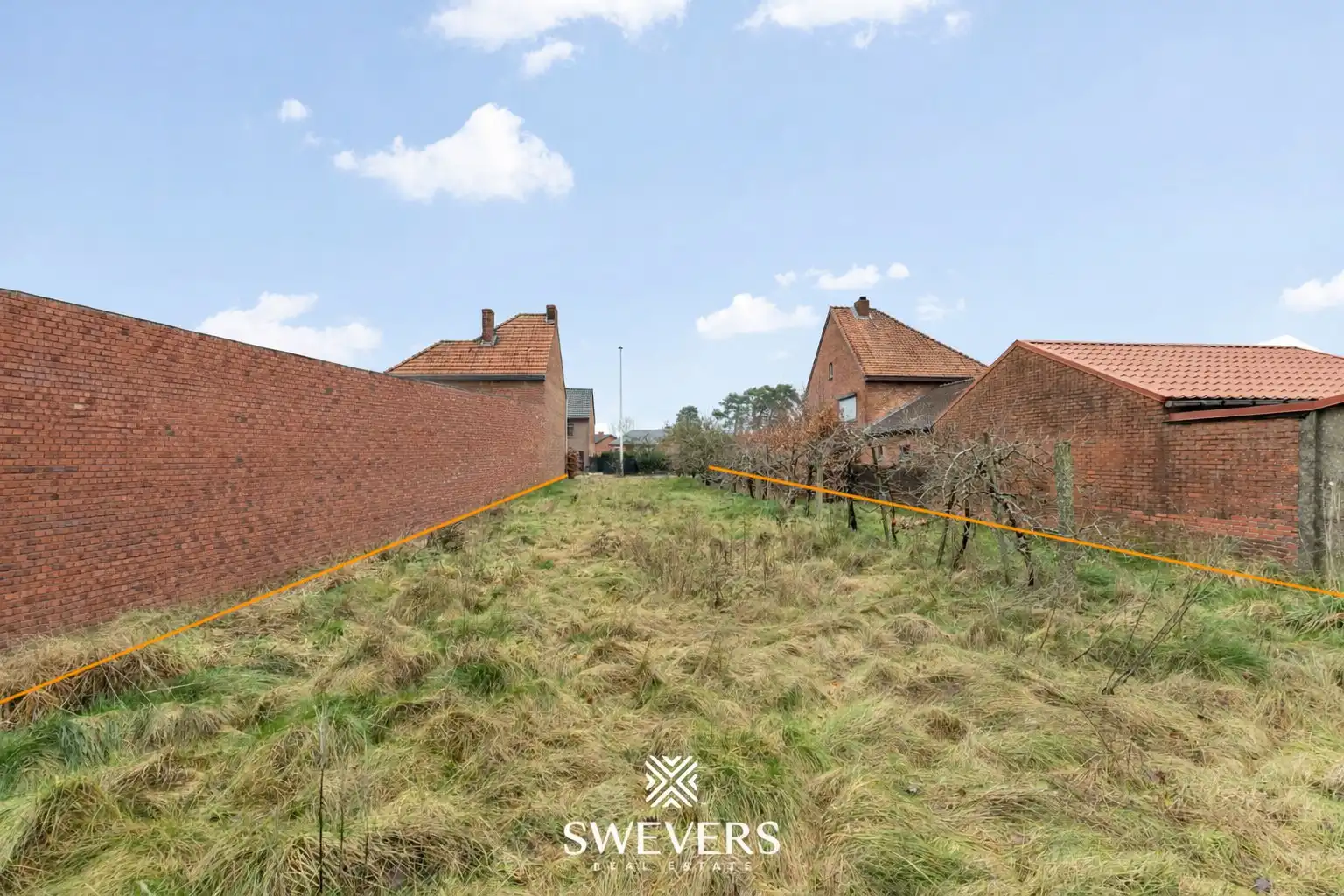 Bouwgrond van 8a40ca met diepe tuin en veel potentieel foto 4