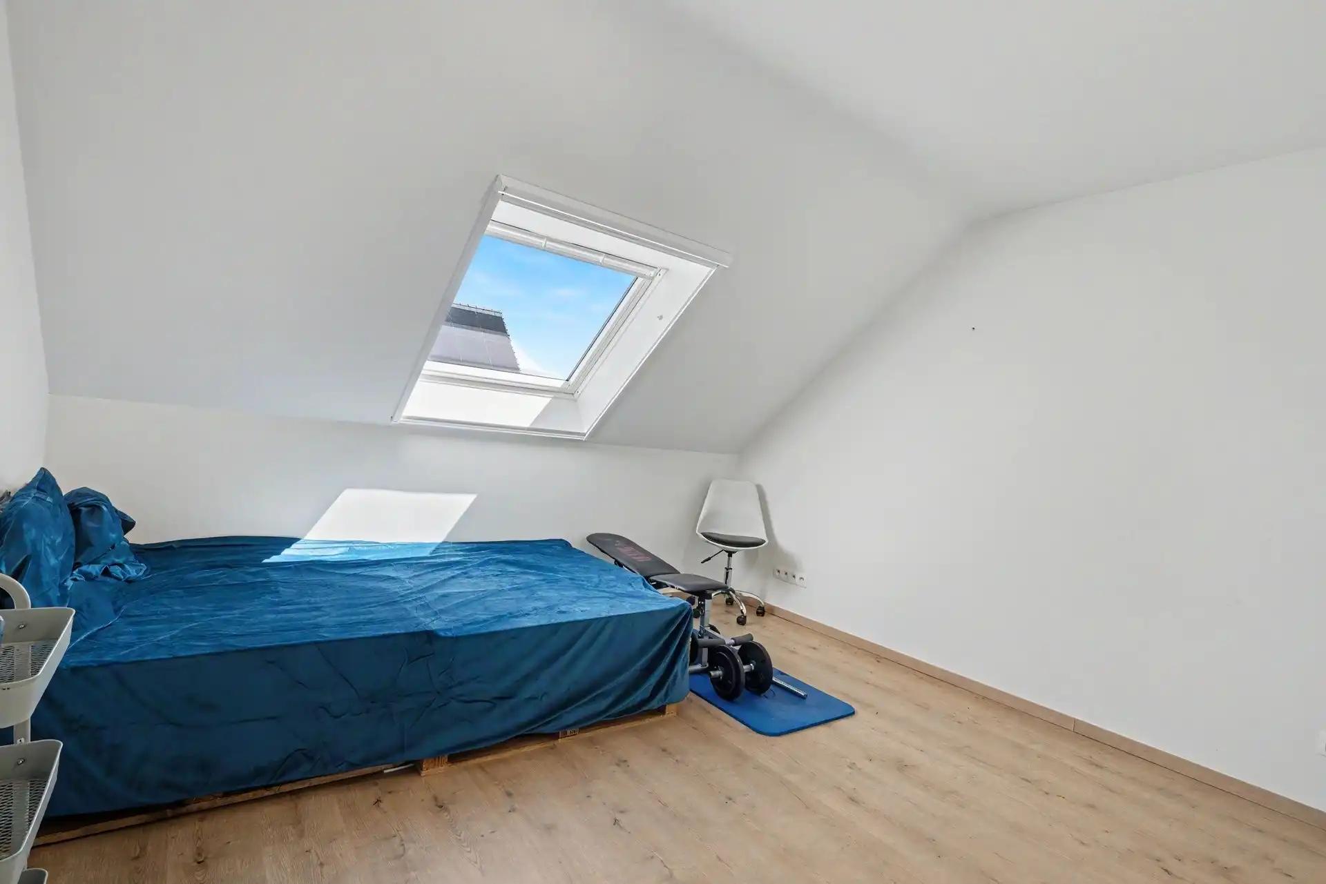 Ruime triplex woning met 3 slaapkamers en 2 parkeerplaatsen nabij het centrum van Stekene (159m²) foto 16